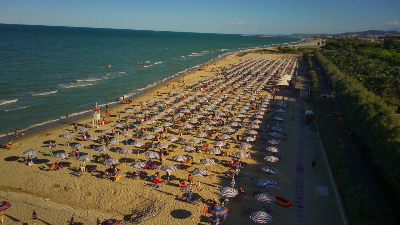 Small Camp Portofelice Ераклеа Маре Екстериор снимка